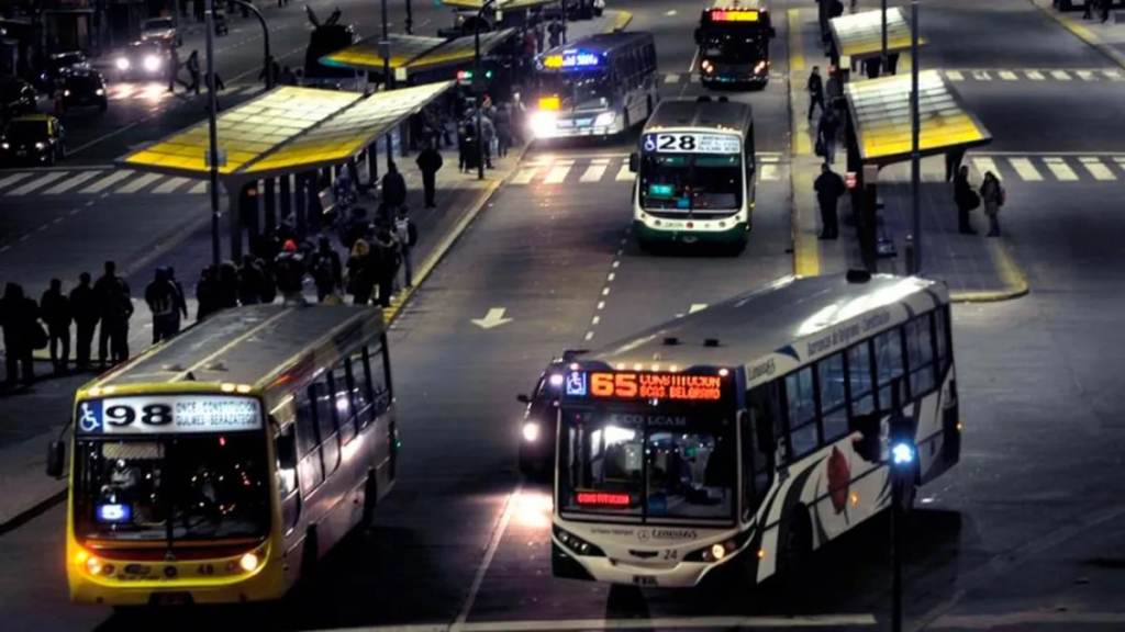 Cambian el recorrido de un colectivo clave entre la Ciudad y el sur del&nbsp;Conurbano